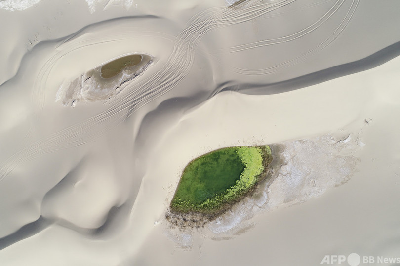 写真特集 湖の 宝石 が大地に彩り バダインジャラン砂漠 中国 写真30枚 国際ニュース Afpbb News
