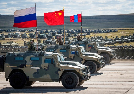 ロシア「史上最大」の軍事演習、中国・モンゴル軍とパレード 写真20枚