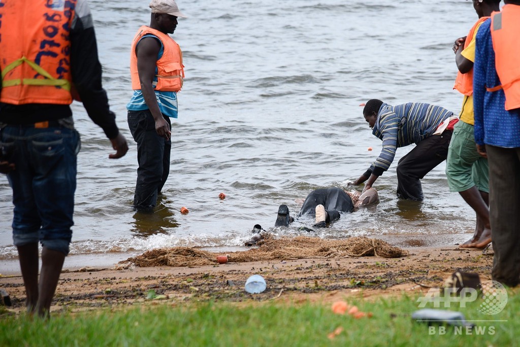 ビクトリア湖で船が沈没、パーティー客ら30人死亡60人超不明 ウガンダ ビクトリア湖で船が沈没、パーティー客ら30人死亡60人超不明 ウガンダ