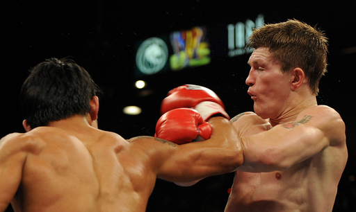 パッキャオ ハットンを2回KOで下し王座獲得 写真30枚 国際ニュース