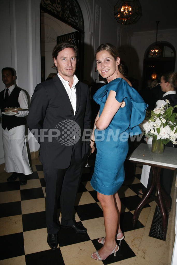 トミー・ヒルフィガーの婚約をローダー家がお祝い