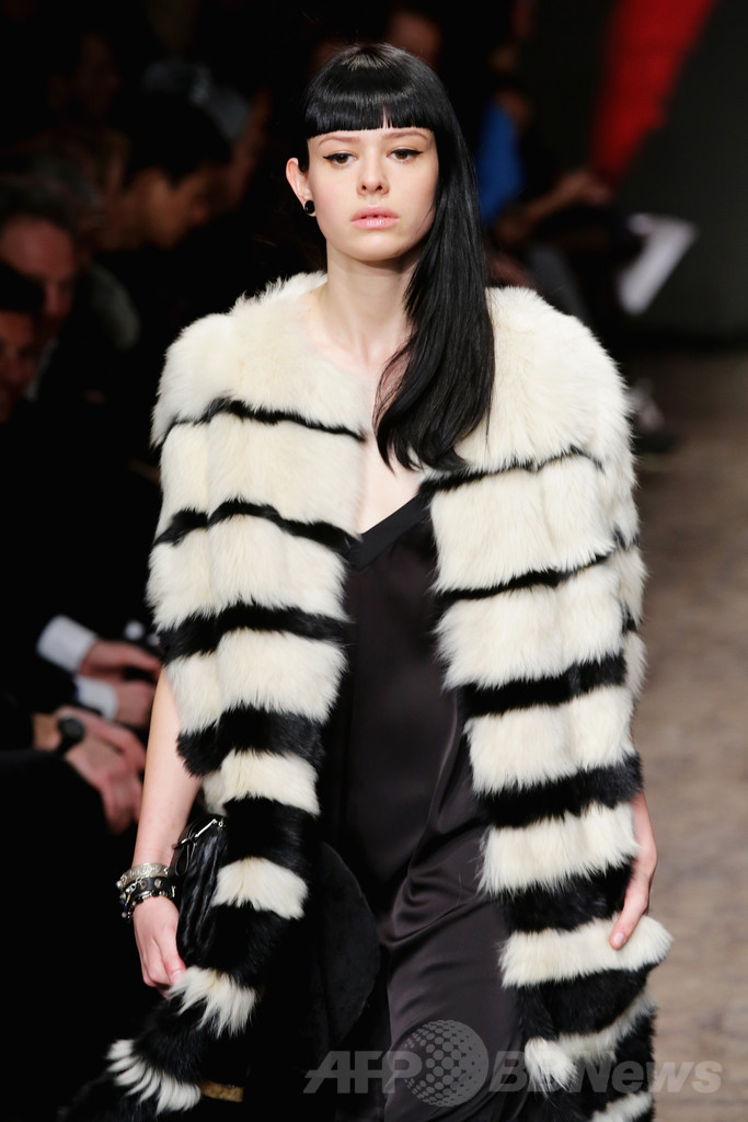 ＜14/15年秋冬NYコレクション＞DKNY