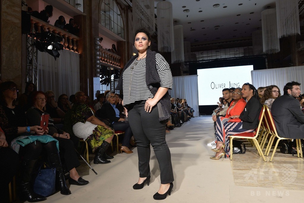 プラスサイズのファッションショー「パルプ ファッション・ウィーク」パリで開催