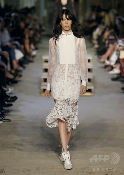 「ジバンシィ」16年春夏コレクション