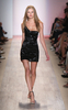 ニューヨーク市内で発表されたエルベ・レジェ バイ マックスアズリア（Herve Leger By Max Azria）の09年春夏コレクション（2008年9月7日撮影）。(c)AFP/Getty Images/Scott Gries