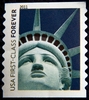 問題の自由の女神（Statue of Liberty）像をあしらった切手（2011年4月15日撮影）。(c)AFP/Paul J. Richards