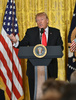 米ホワイトハウスで初の単独記者会見に臨んだドナルド・トランプ大統領（2017年2月16日撮影）。(c)AFP/Nicholas Kamm