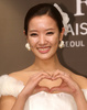 韓国・ルネサンスソウルホテル（Renaissance Seoul Hotel）で開かれた結婚式のフォトセッションでポーズをとる、エレクトロニカ・アシッドジャズグループ「Clazziquai Project」のホラン（Horan、2013年3月30日撮影）。(c)STARNEWS