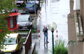 スロバキア・ブラチスラバ（Bratislava）郊外で、銃を構える犯人（2010年8月30日撮影）。(c)AFP/RUDOLF URMIN