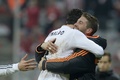 サッカー欧州チャンピオンズリーグ2013-14（UEFA Champions League 2013-14）準決勝第2戦、バイエルン・ミュンヘン（Bayern Munich）対レアル・マドリード（Real Madrid）。勝利を喜ぶレアル・マドリードのクリスティアーノ・ロナウド（Cristiano Ronaldo、左）とセルヒオ・ラモス（Sergio Ramos、2014年4月29日撮影）。(c)AFP/CHRISTOF STACHE