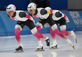 スピードスケート男子団体追い抜き決勝に臨む日本代表（2025年2月11日撮影）。(c)Xinhua News