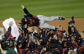 第2回ワールド・ベースボール・クラシック（%%2009 World Baseball Classic%%）決勝、韓国を延長10回5-3で下し、大会連覇を果たして胴上げされる日本の原辰徳（%%Tatsunori Hara%%）監督。（2009年3月23日撮影）(c)AFP/Getty Images/Stephen Dunn