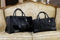 都内の在日スペイン大使館で開催された「LOEWE and JUNYA WATANABE COMME des GARçONS」のショーで披露されたコレクション。(c)LOEWE and JUNYA WATANABE COMME des GARçONS