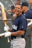 ボルティモア・オリオールズ（Baltimore Orioles）対ニューヨーク・ヤンキース（New York Yankees）。試合はヤンキースが4-0で勝利し、連敗を5で止めた。写真は試合前の練習で笑顔を見せるヤンキースのアレックス・ロドリゲス（Alex Rodriguez）。（2009年5月8日撮影）(c)AFP/Getty Images/Mitchell Layton