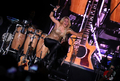 コロンビア出身の歌手シャキーラ（Shakira）が4月29日、アラブ首長国連邦（UAE）アブダビ（Abu Dhabi）で開催されたコンサートに出演した（4月29日撮影）。(c)AFP/KARIM SAHIB