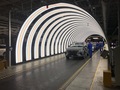 生産再開した上海汽車集団の臨港乗用車工場でラインオフした自動車（2022年4月23日撮影）。(c)Xinhua News