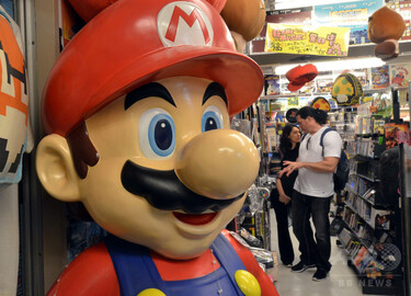 懐かしのレトロゲーム求め… 秋葉原に集まる外国人たち 写真4枚 国際 