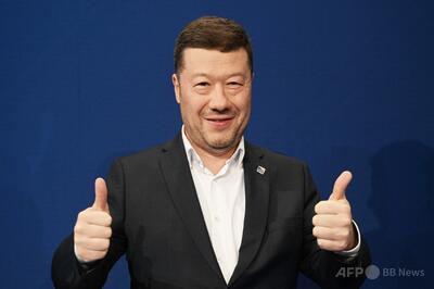 極右党首で日系人のチェコ下院議長、ウクライナを中傷 戦争ビジネスでもうける「泥棒」