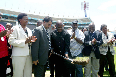 サッカーW杯南アフリカ大会で使用するスタジアムの改修工事が始まる - 南アフリカ大会