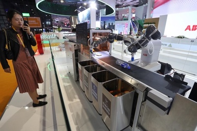 人工知能でごみを分別するロボットが輸入博に登場 中国・上海
