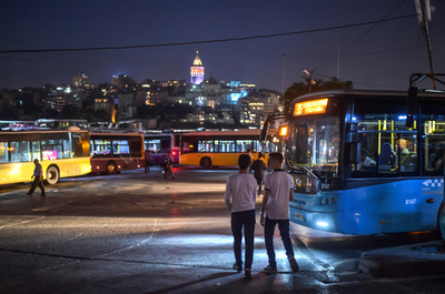 ラマダン中にショートパンツの女子大生に激怒、殴った男拘束 トルコ