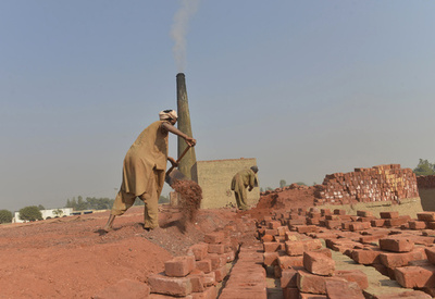 キリスト教徒夫婦をリンチし窯で殺害、5人に死刑判決 パキスタン