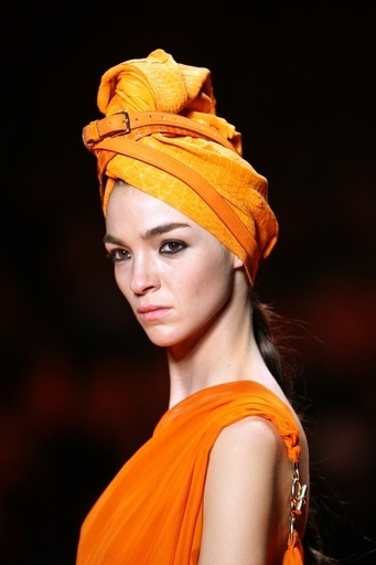 インド市場に向け「エルメス」が限定サリー