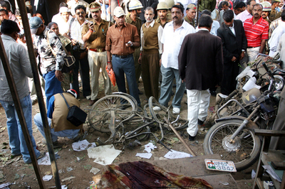 インド北部で同時爆発、計13人が死亡　イスラム過激派が関与か