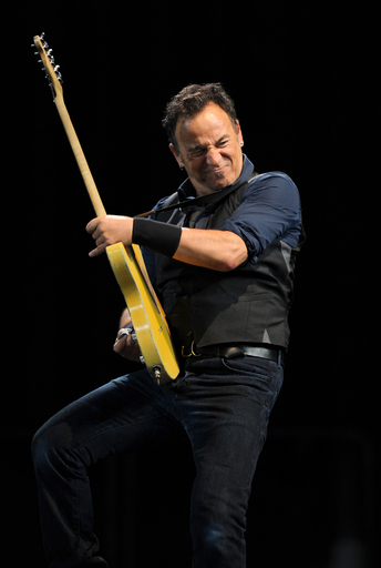 B・スプリングスティーンとポールの熱唱、時間オーバーで音量オフに