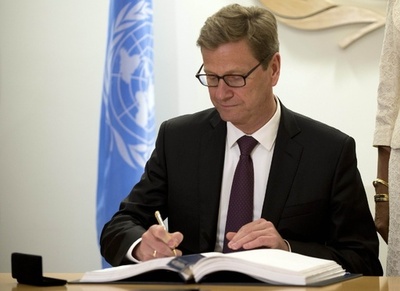 「武器貿易条約」で63か国が署名 米中露は見送り