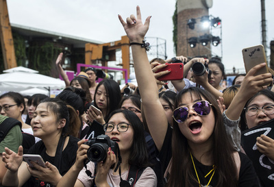 中国・人気アイドルのファングループ、資金集めに走る 私的流用など問題も