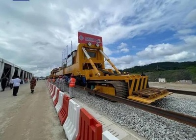 中国企業が請け負うマレーシア東海岸鉄道建設レール敷設が開始