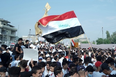 反政府デモ続くイラク、軍が首都に外出禁止令