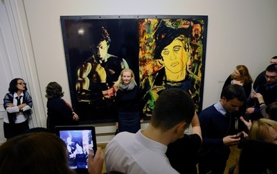 S・スタローン氏、露美術館で個展開催 大盛況で行列も