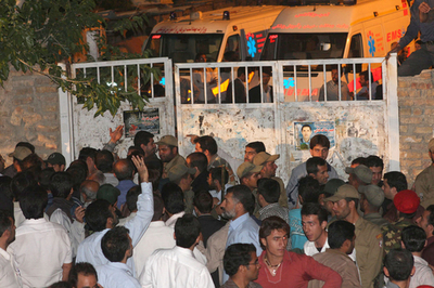 イランのモスク爆発、死者12人、負傷者202人に