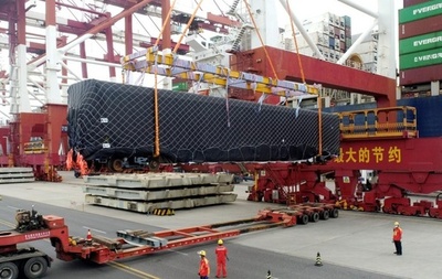 北米に輸出される中国製鉄道車両 青島からカナダへ