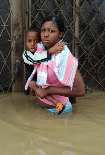 コロンビア西部、河川氾濫で洪水