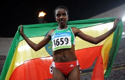 ディババ 女子10000メートルで金メダル獲得