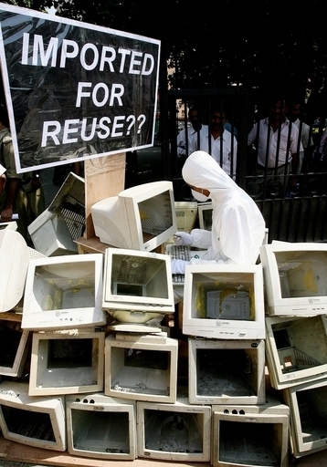 廃家電製品が増えるインド、海外からの寄付も一因に