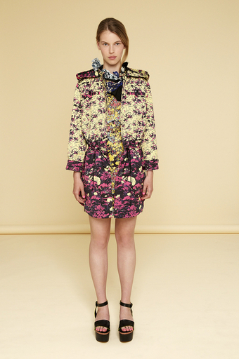 ＜11年クルーズ・コレクション＞キャシャレル、新作を発表