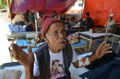 ネパール大地震、101歳「がれきの下に7日間」は間違い