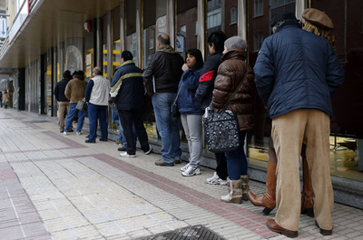 スペインの失業率27％超える、過去最悪を更新