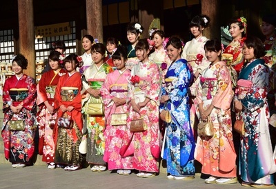はとバスガイド、一足先に成人式