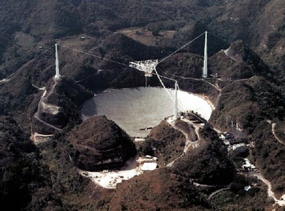 「群発」の高速電波バーストを観測、研究