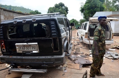 中央アフリカ・ボジゼ大統領の邸宅から2人の白骨遺体