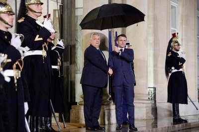 仏大統領、ハンガリー首相と夕食 ウクライナ問題の打開模索