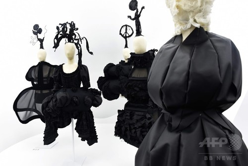 川久保玲の展覧会、メトロポリタン美術館で始まる 川久保玲の展覧会、メトロポリタン美術館で始まる
