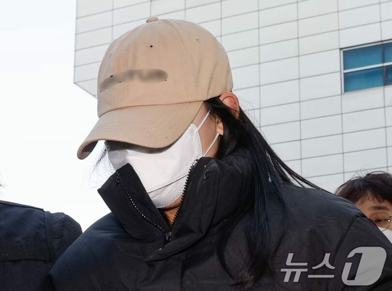 12日、ソウル北部地裁での令状審査のため出廷する容疑者(c)news1