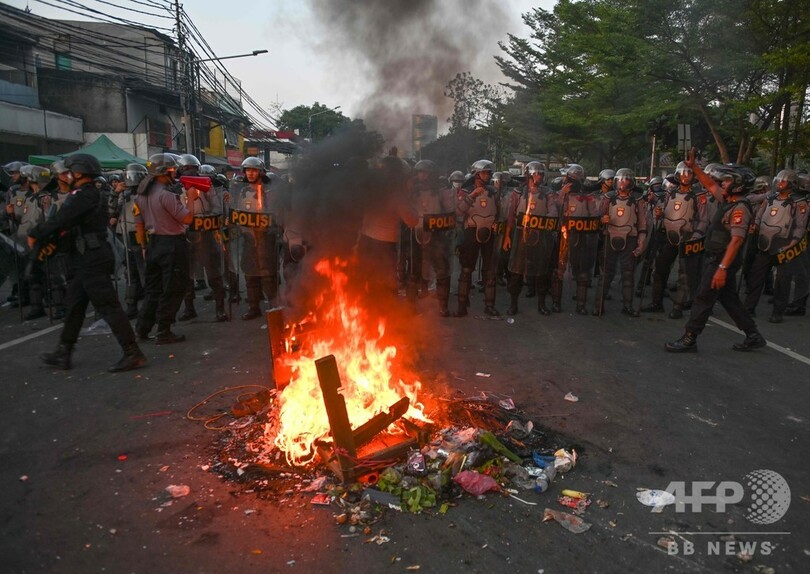 大統領再選への抗議デモで6人死亡 インドネシア首都