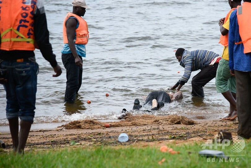ビクトリア湖で船が沈没、パーティー客ら30人死亡60人超不明 ウガンダ